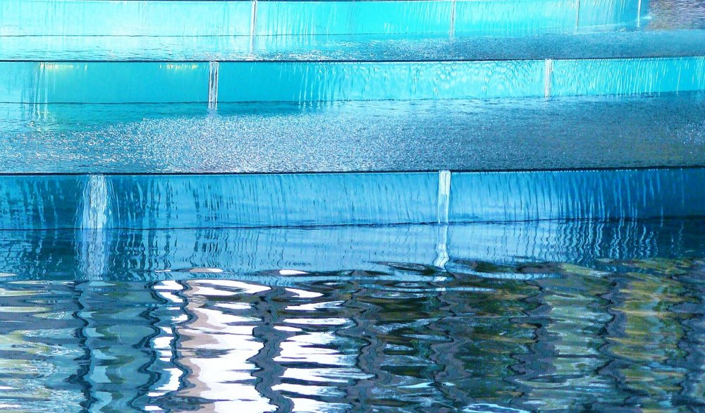 Светло голубой фон бассейн