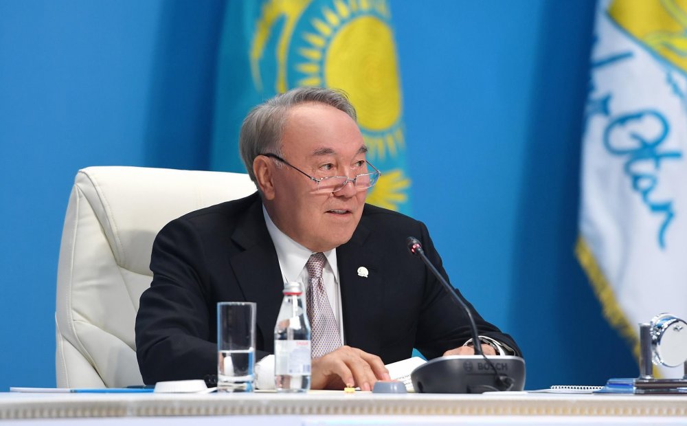 Плакаты Назарбаева