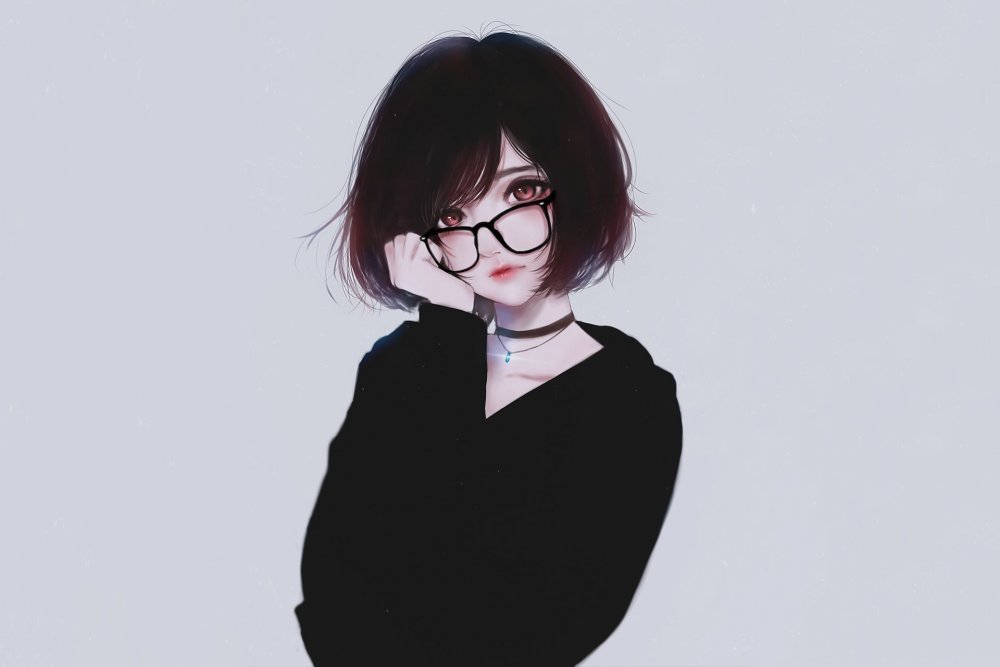 Девушка с короткими волосами в очках