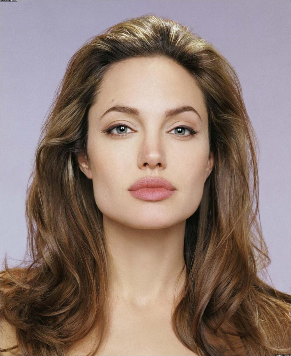 Анджелина Джоли со светлыми волосами