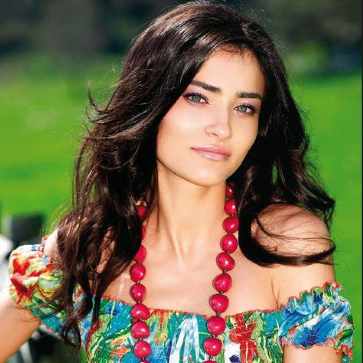 Красивая женщина турции. Саадет Аксой. Саадет Аксой актрисы Турции.