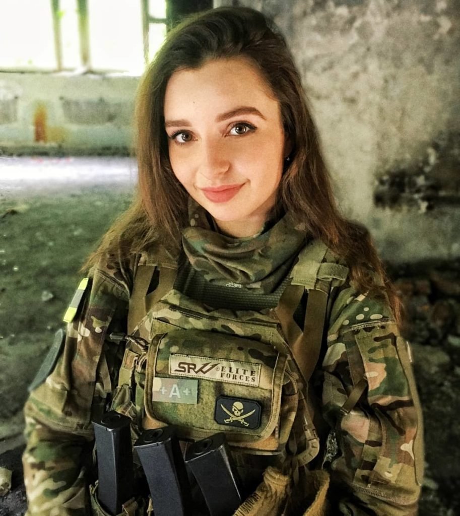 Маша Матюхина, снайпер