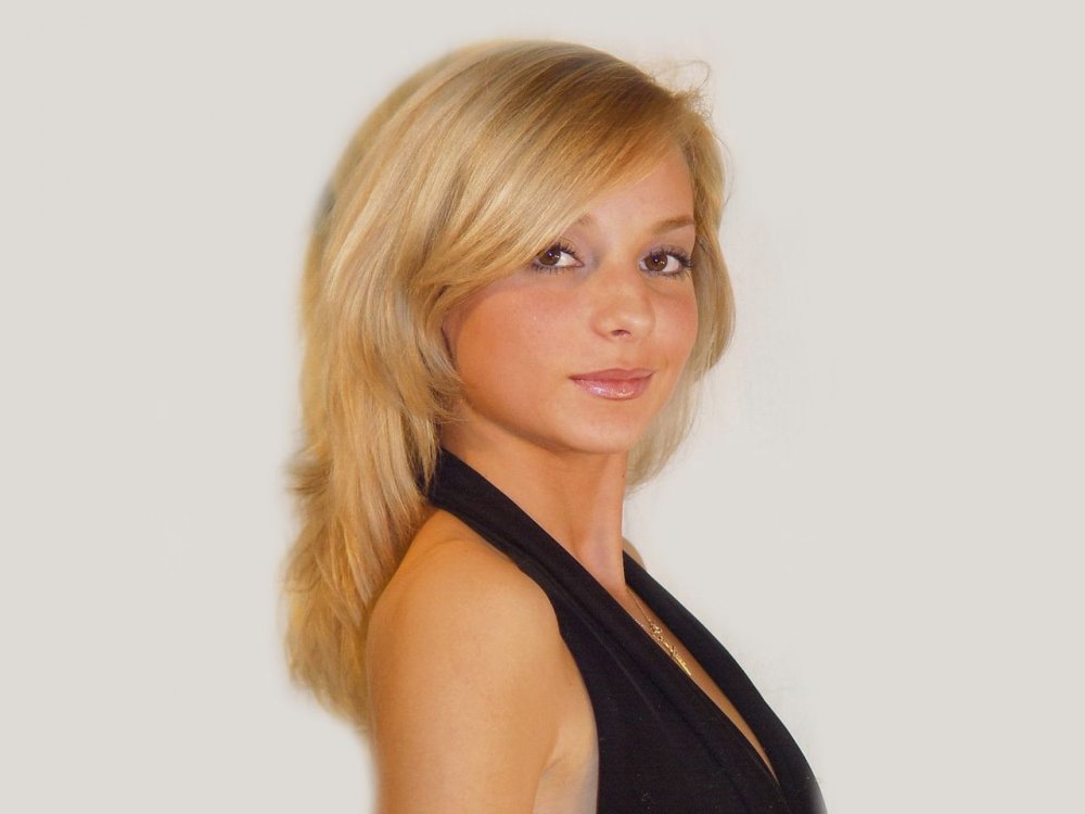 Дарья Сагалова в профиль