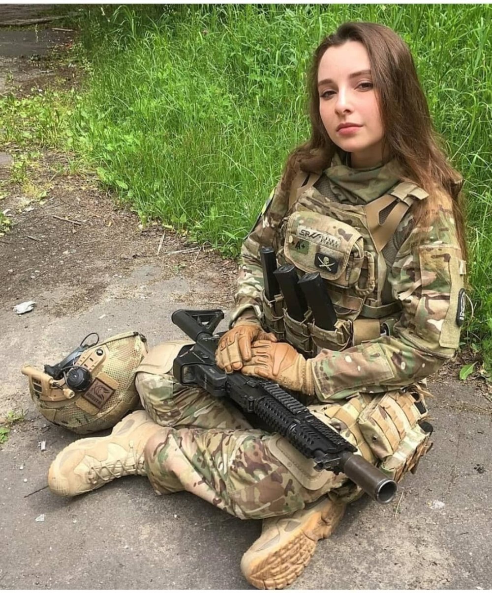 Елена Делигиоз в военной форме