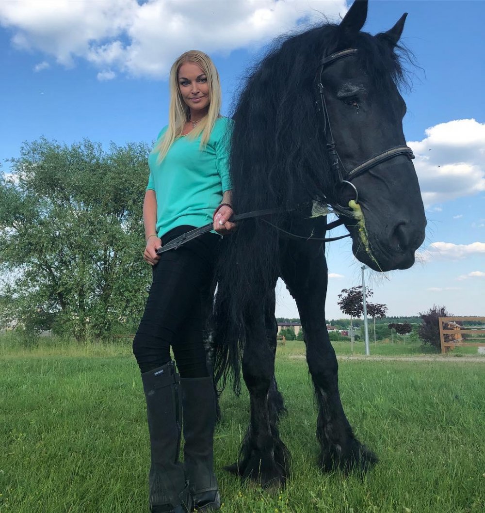 Анастасия Волочкова лошадь