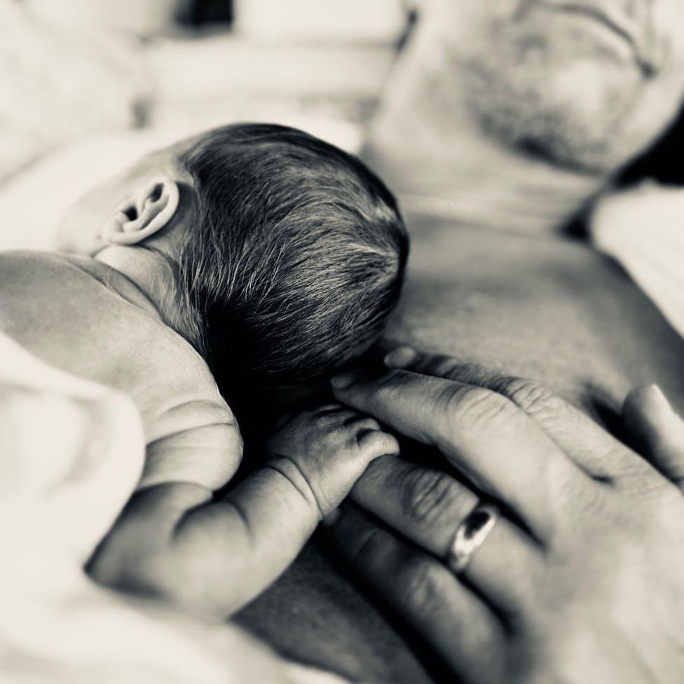 Папа с новорожденным