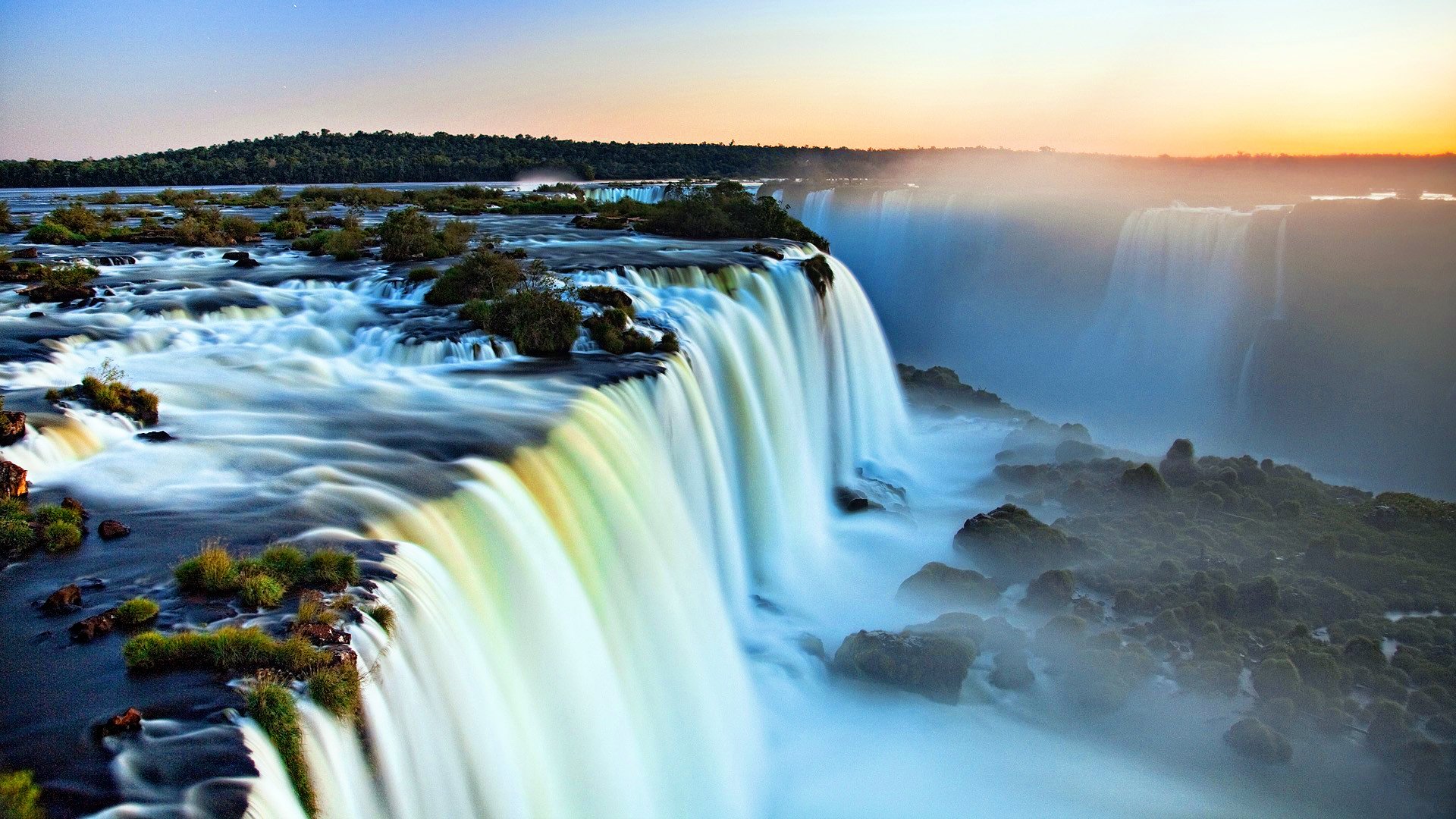 Водопад картинка на рабочий стол. Ниагарский водопад. Водопад Игуасу. Водопад на реке Ниагара.