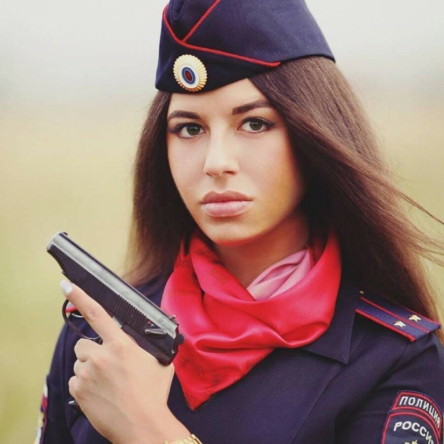 Женщина полицейский