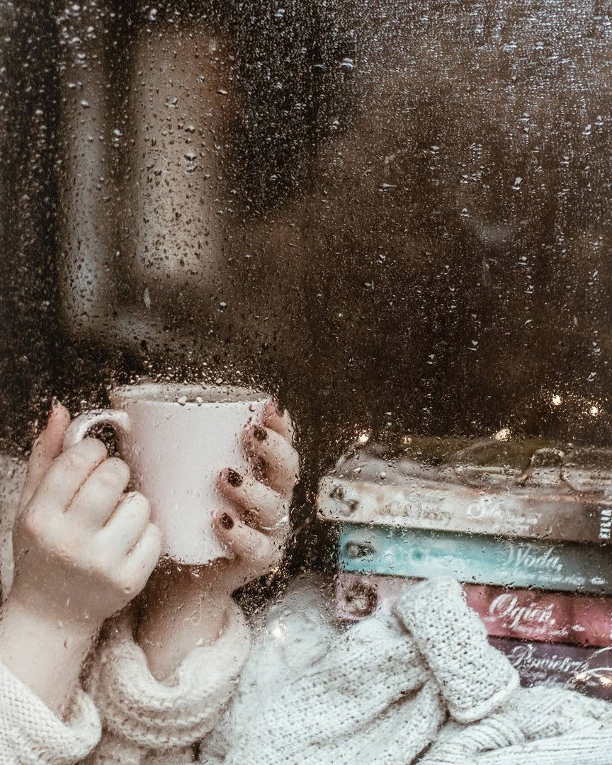 Чашка кофе и дождь