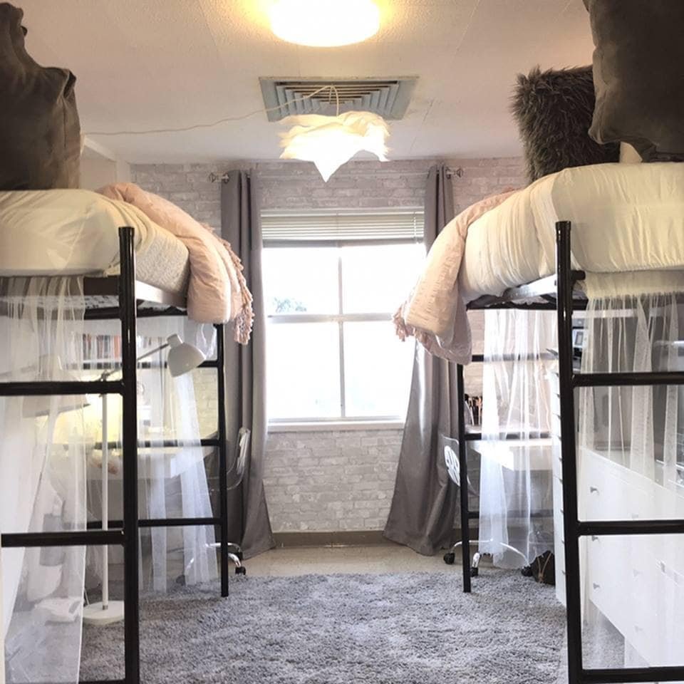 Спальня в общежитии