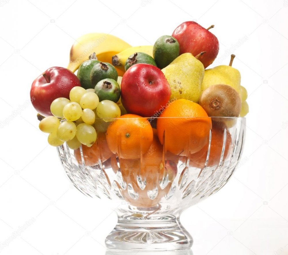 Натюрморт ваза с яблоками и виноградом