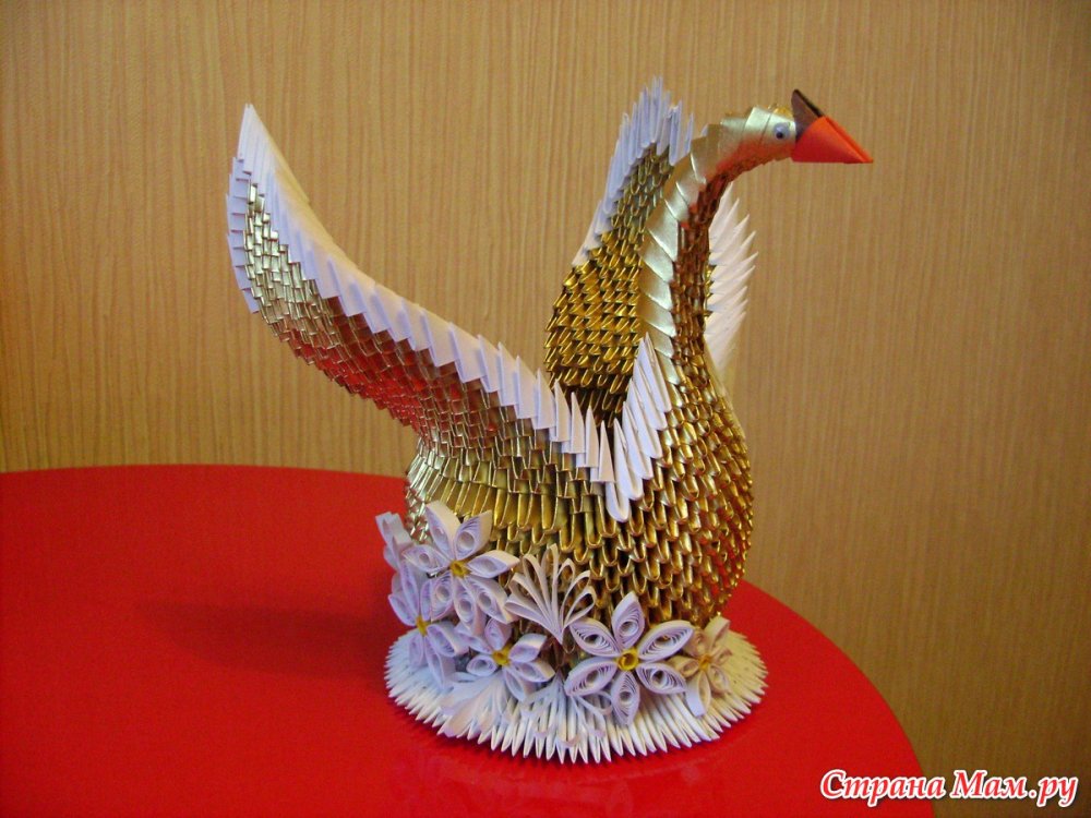 Модульное оригами золотой лебедь