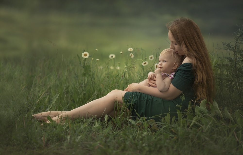 Мать и ребенок на природе