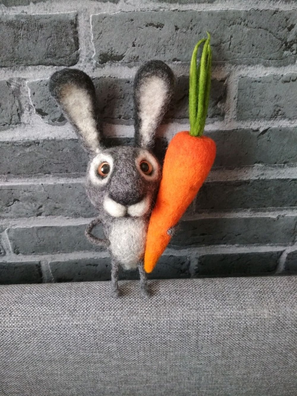 Зайчик с морковкой и капустой