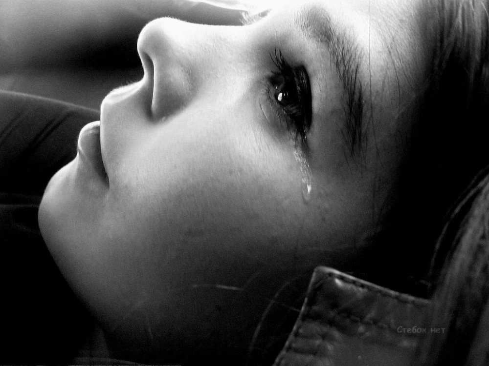 Девушка в слезах