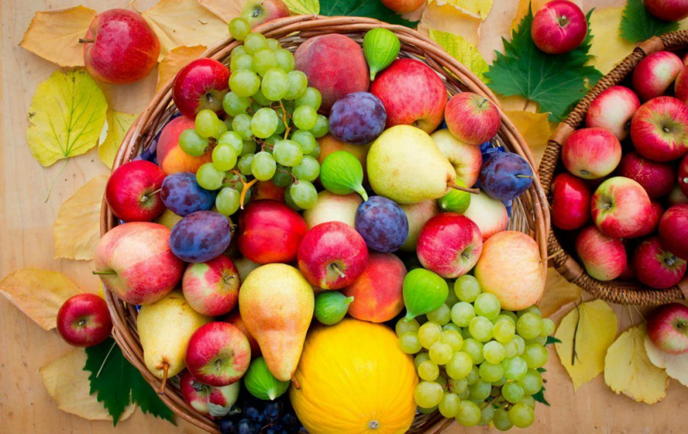 Осенний урожай фруктов