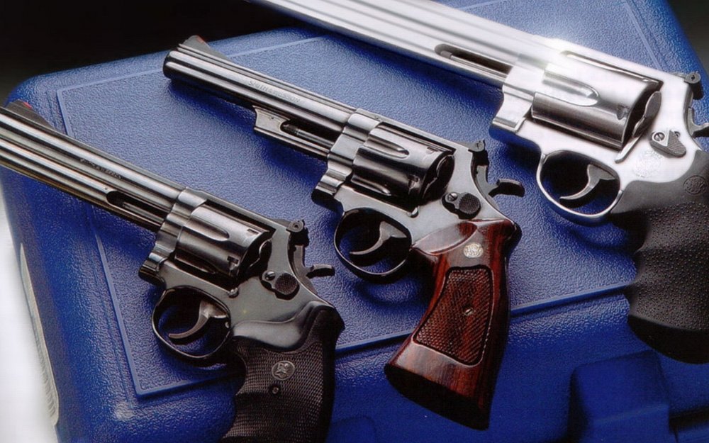 Оружие пистолеты и револьверы