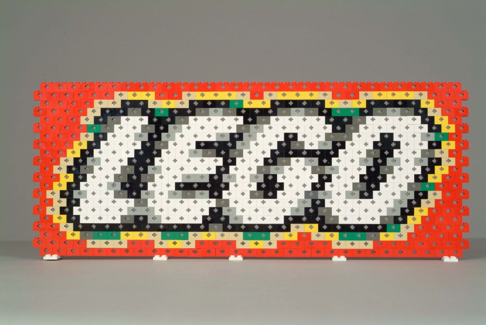 LEGO надпись из кубиков