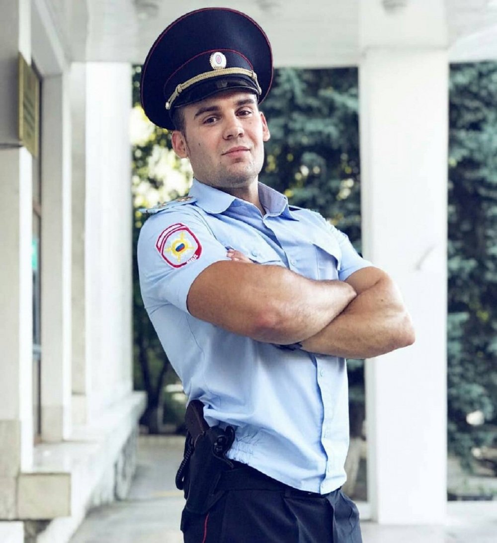 Красивый полицейский