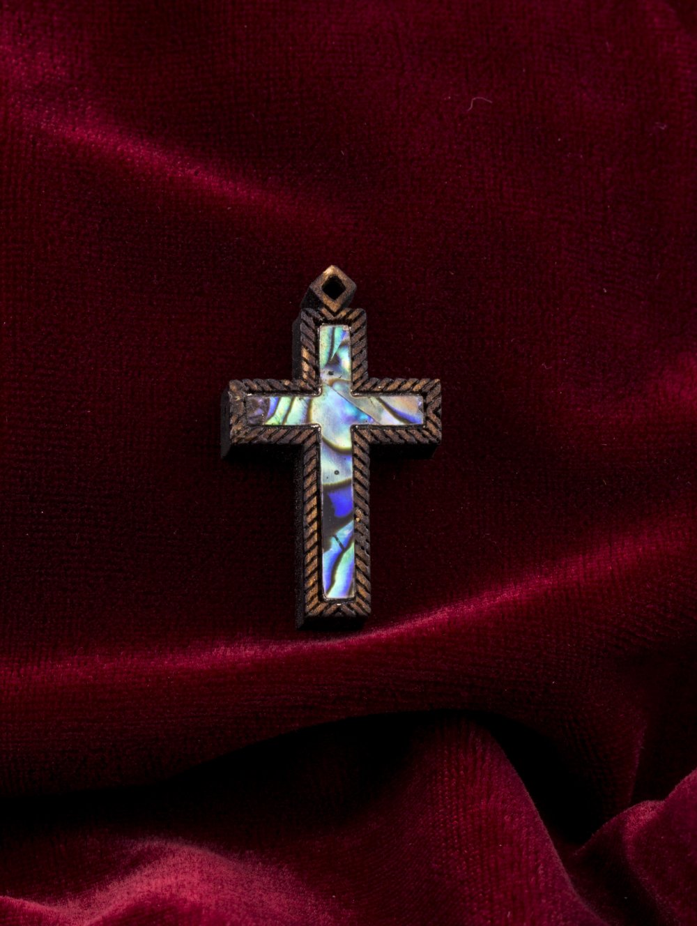 Католический наперсный крест