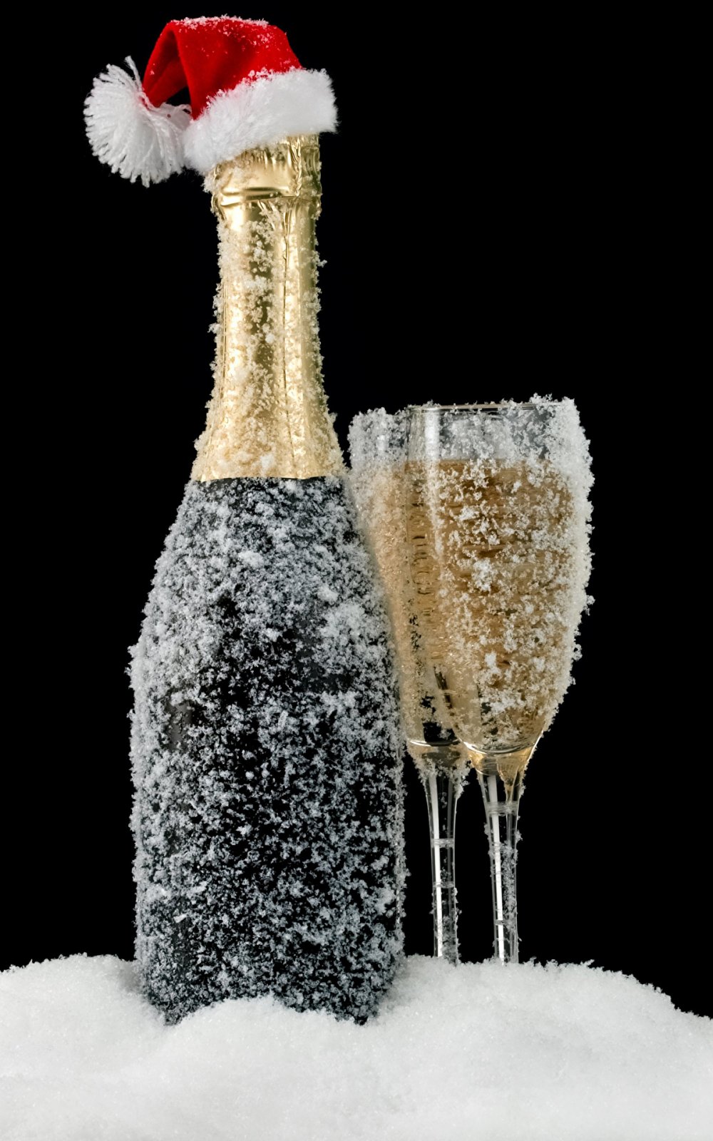 Шампанское в бокалах новый год