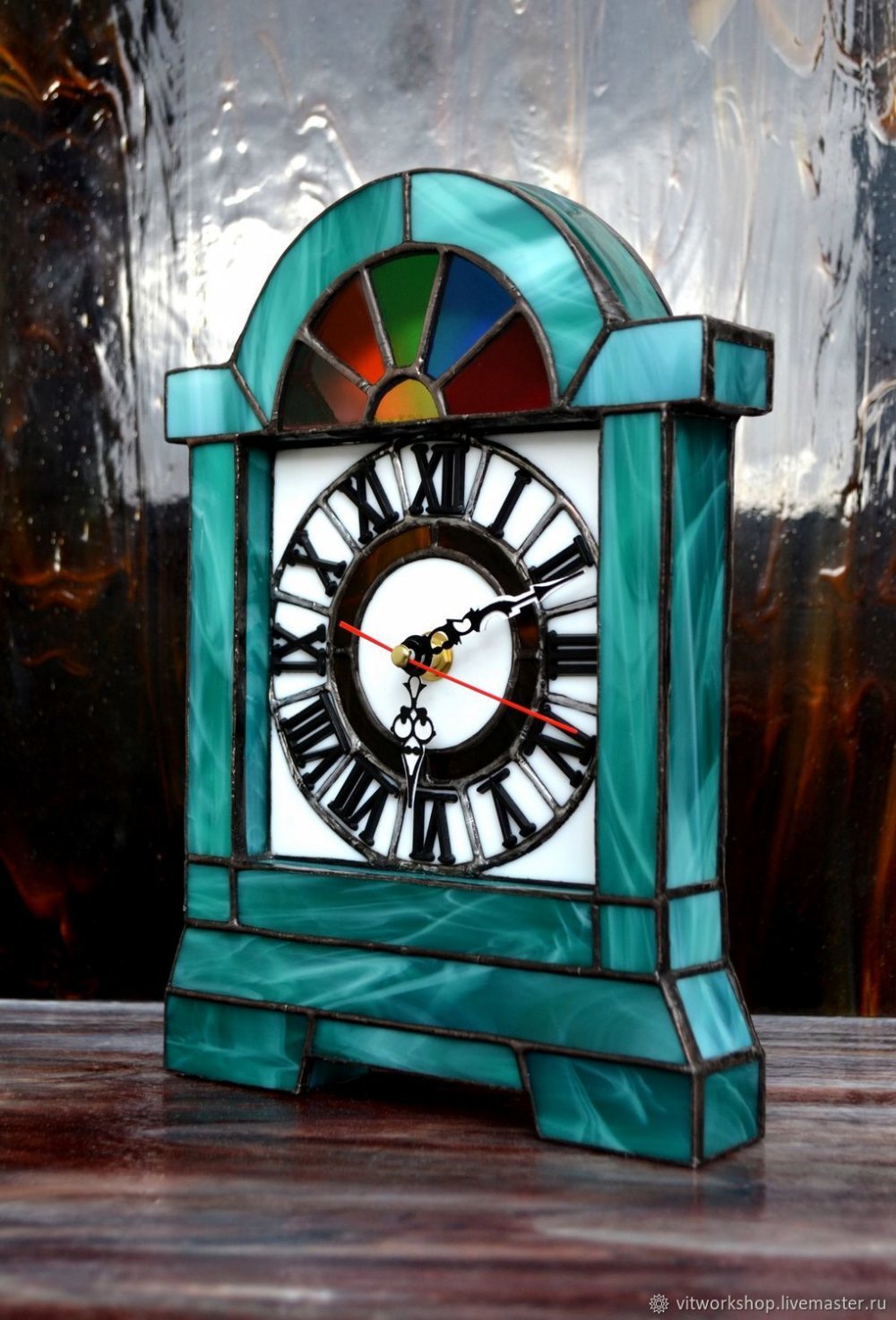 Часы из витражного стекла