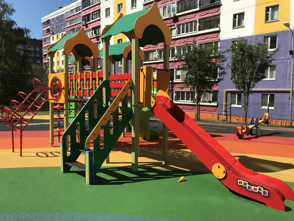Благоустроенная детская площадка