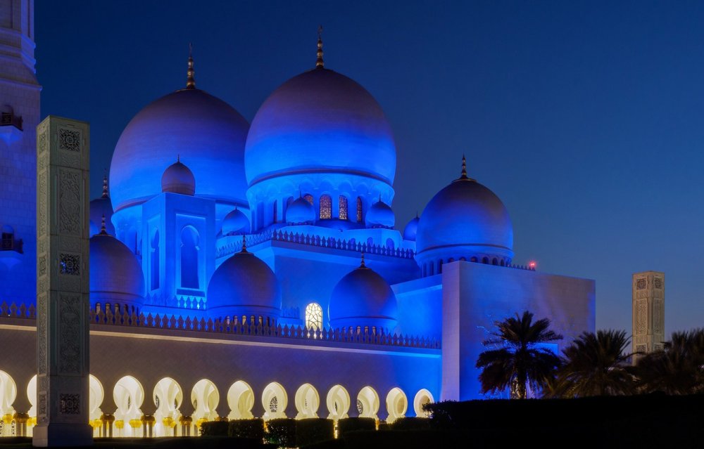 Ночная мечеть шейха Зайда