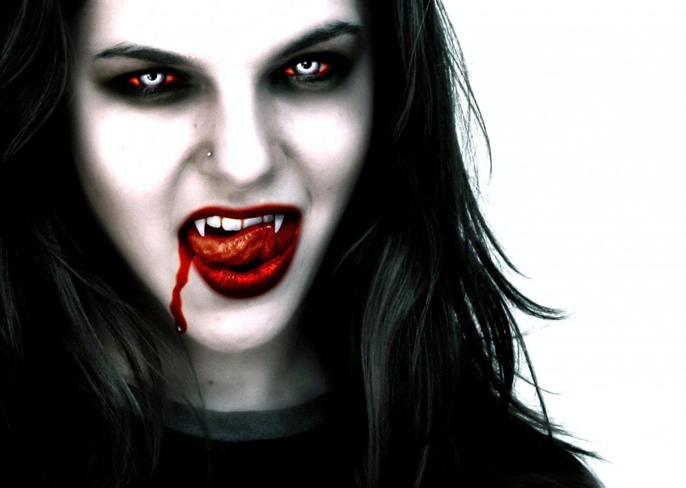 Портрет девушки вампира