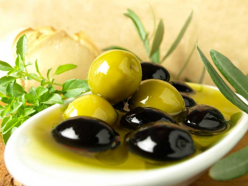 Оливковое масло и маслины
