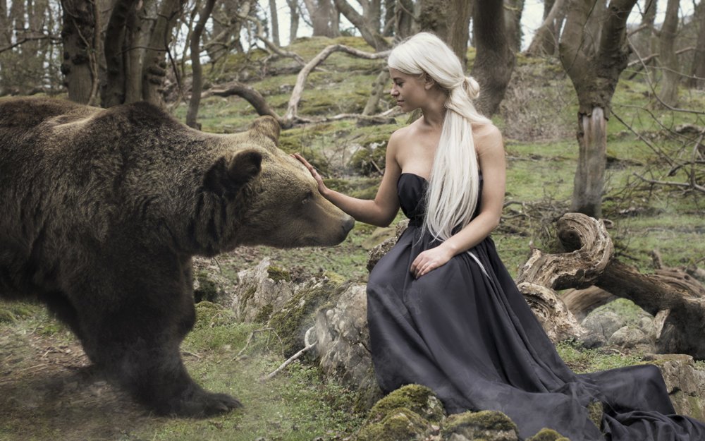 Блондинка с медведем