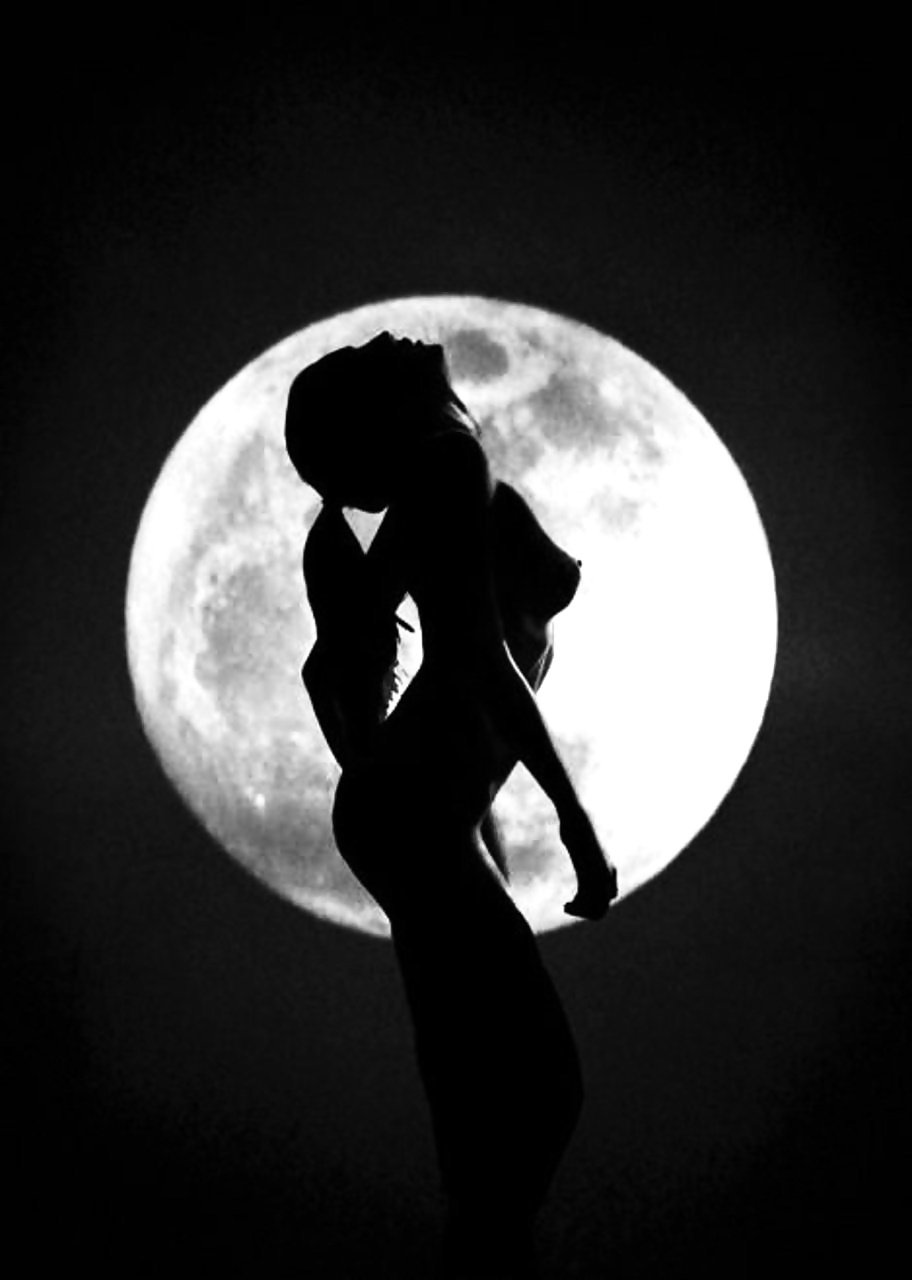 Красивая Луна и девушка