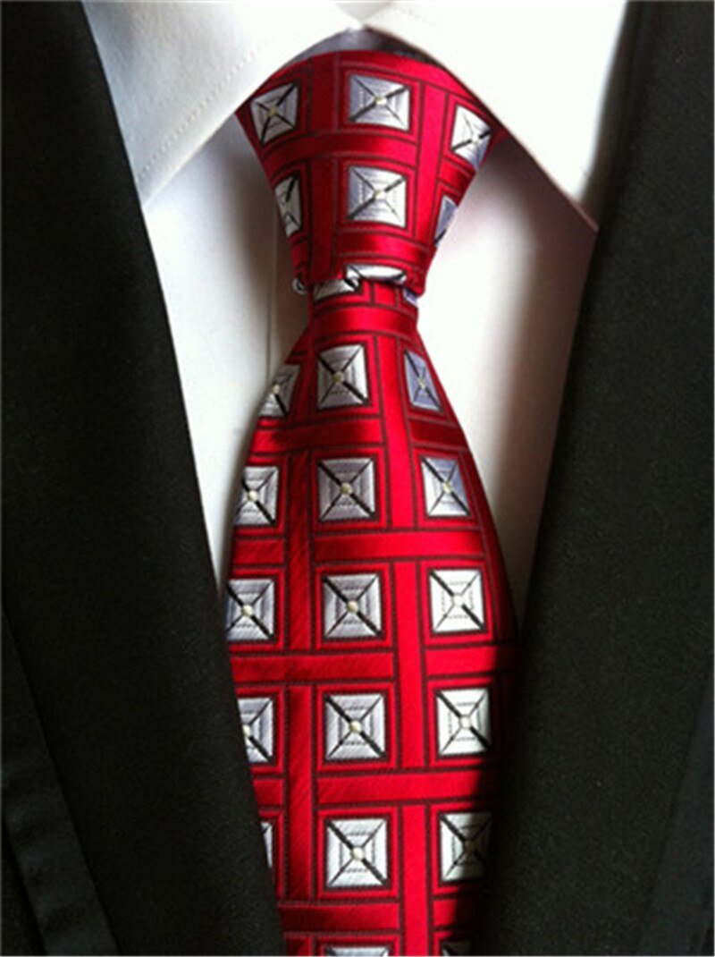 Мужской галстук завязанный