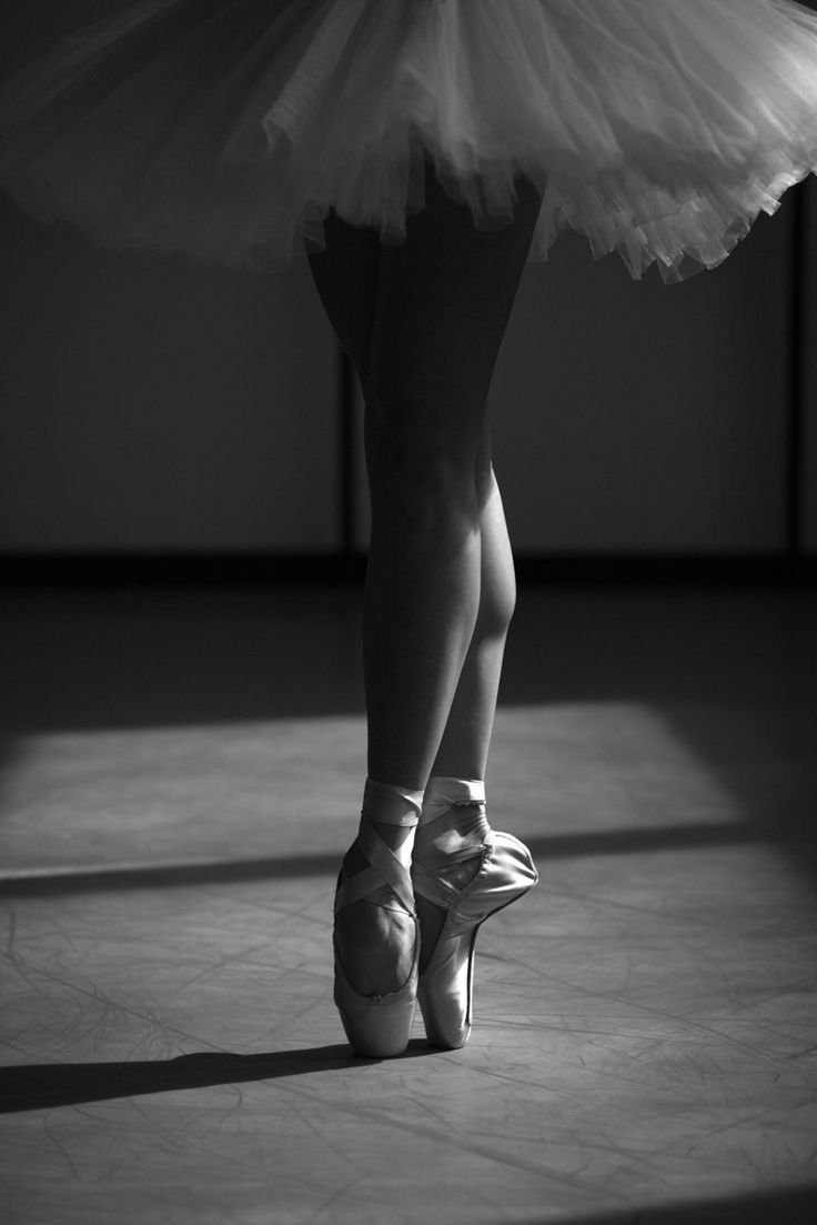 Балерина черно белая