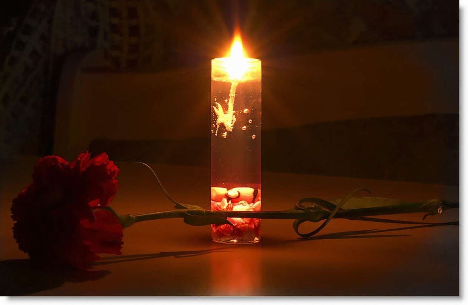 Скорбим фото со свечой 22.03. Свеча памяти. Поминальная свеча. Памятная свеча. Свечка памяти.