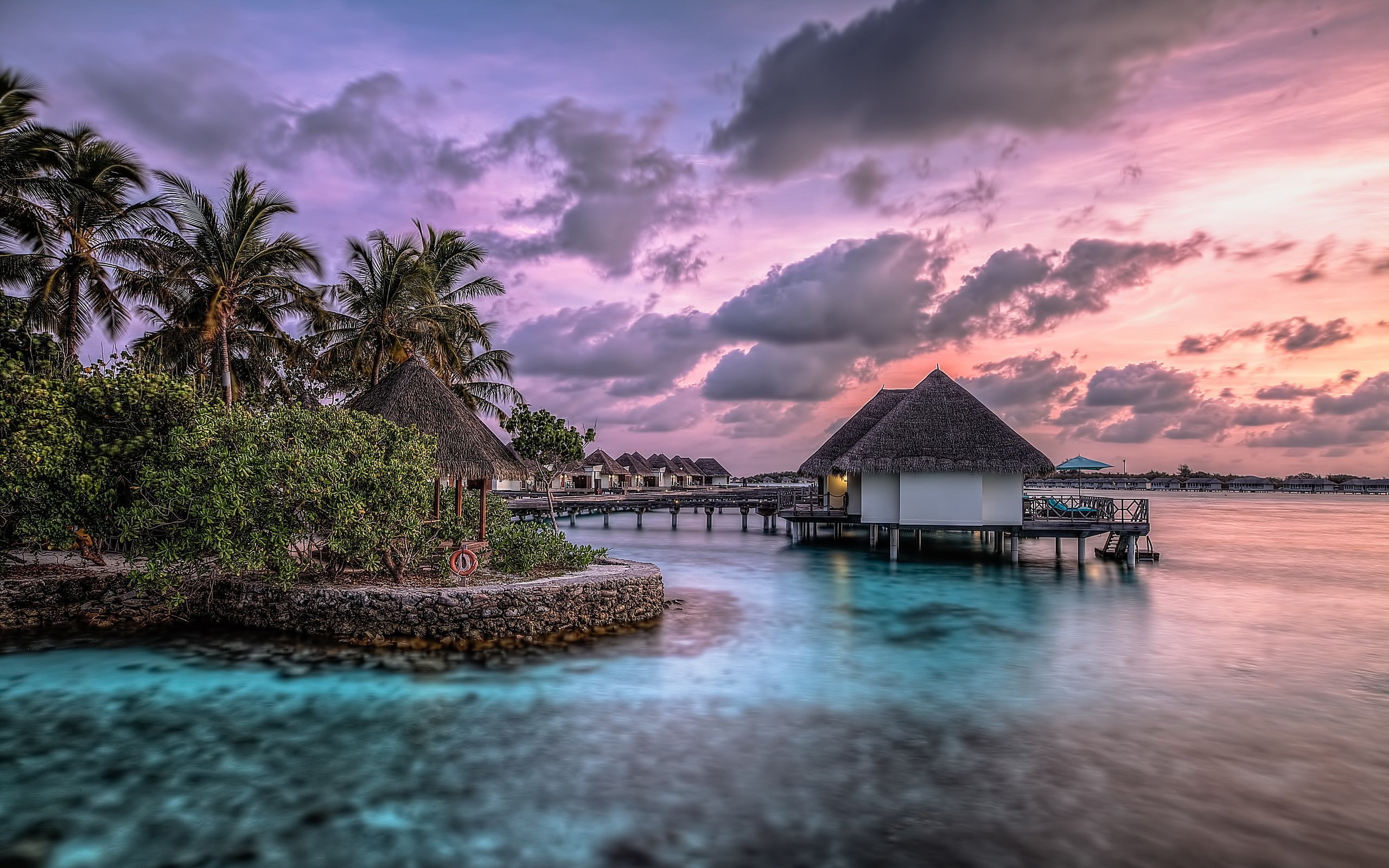 Остров обои айфон. Остров Санрайз Мальдивы. Мальдивы Хитхадху. Бунгало на Мальдивах. Бали (остров в малайском архипелаге).