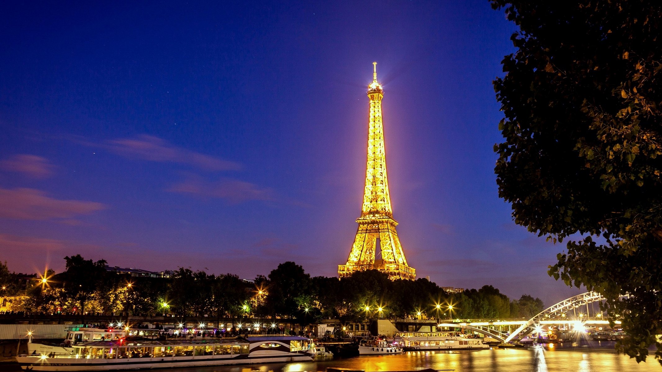 Paris france. Франция Париж Эйфелева башня. Эйфелева башня в Париже ночью. Франция Эйфелева башня ночью. Эйфель башня Tour Eiffel.
