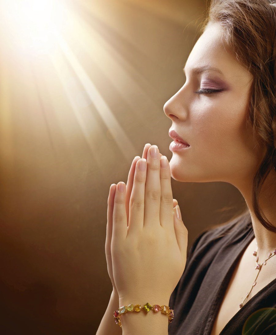 Молитва девушка