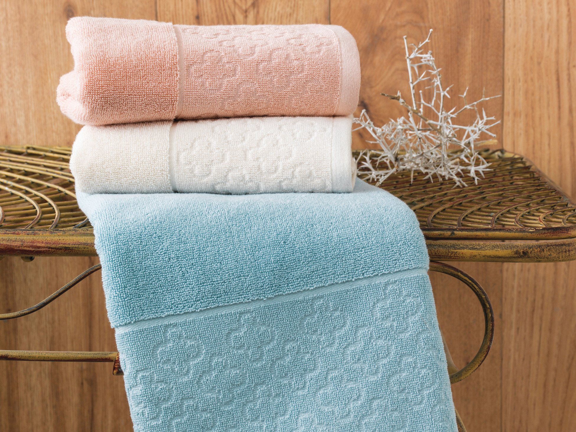 Махровые полотенца отзывы. Красивые полотенца. Полотенце махровое. Полотенца в интерьере. Текстиль полотенца.