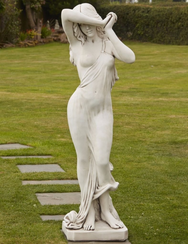 Скульптуры женских фигу