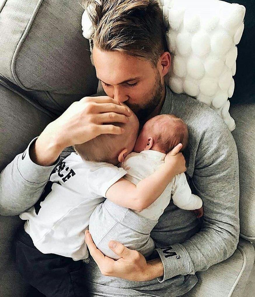 Мужчина с ребенком