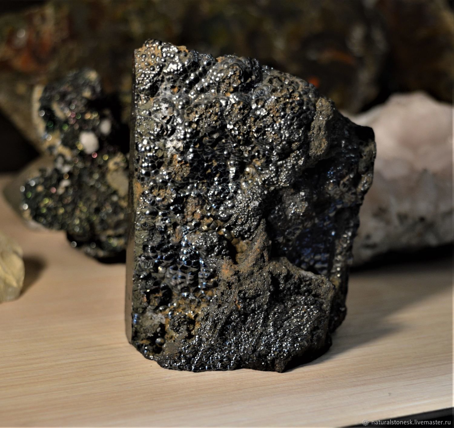 Iron stone. Красный Железняк(руда гематит fe2o3). Кровавик-гематит камень. Hematite камень. Кровавик гематит кровавик.