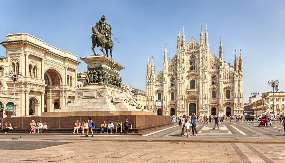 Италия Милан Piazza del Duomo
