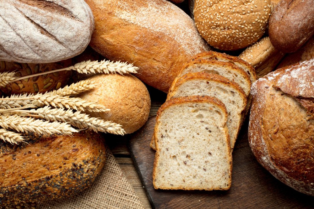 Хлеб и колосья пшеницы