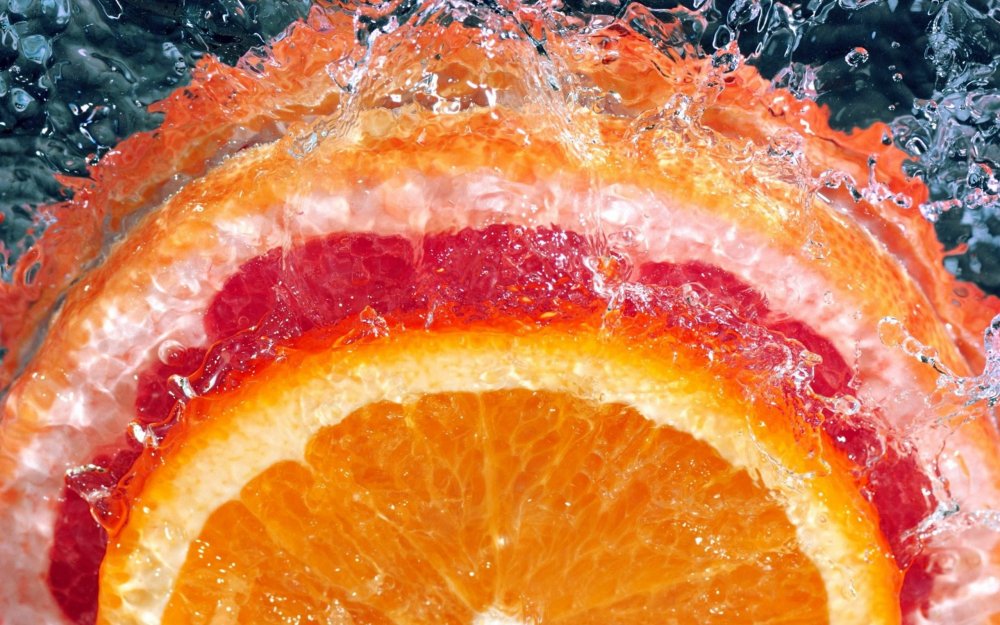 Сочный апельсин в разрезе