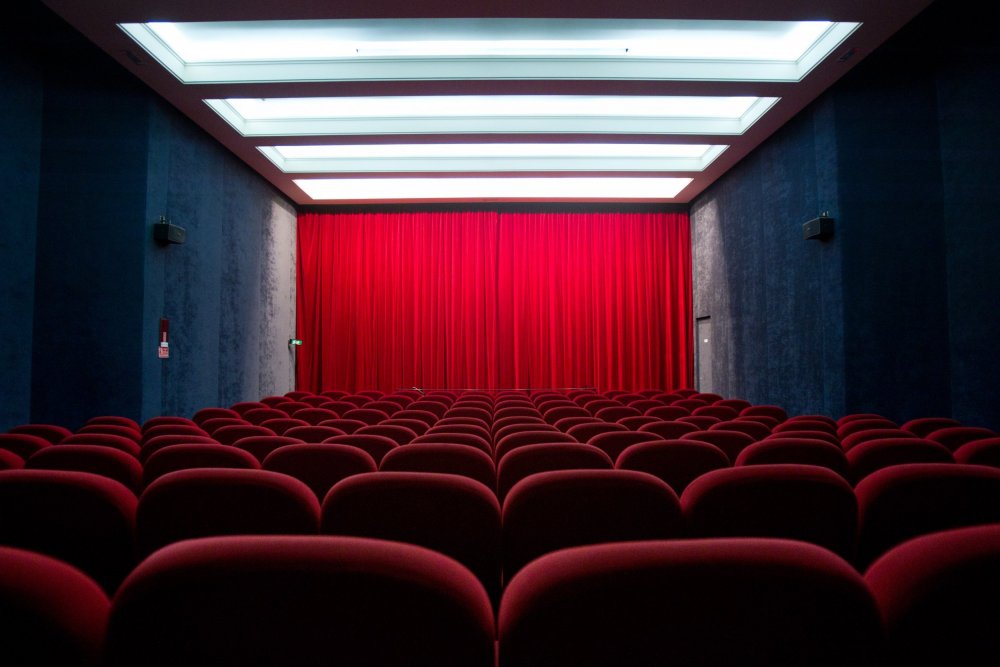 Кинотеатр темно