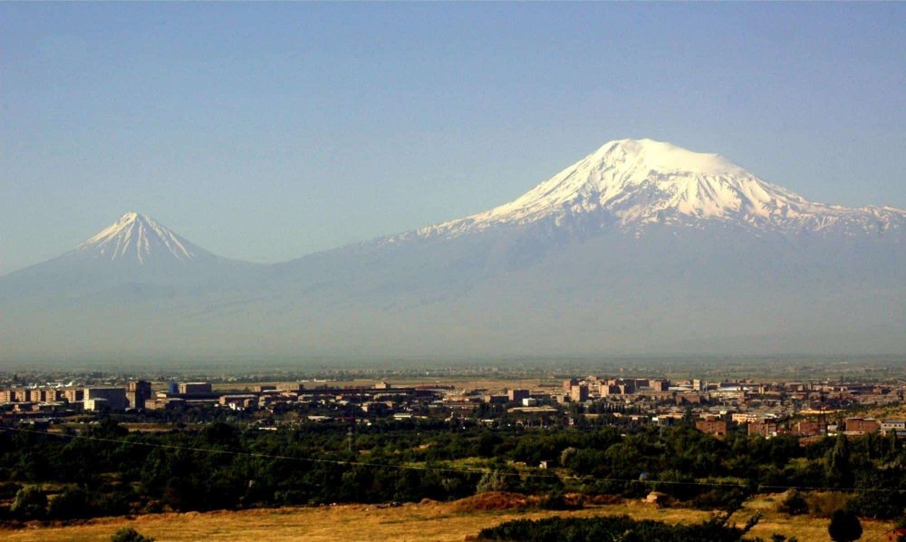 Гора Масис в Ереване
