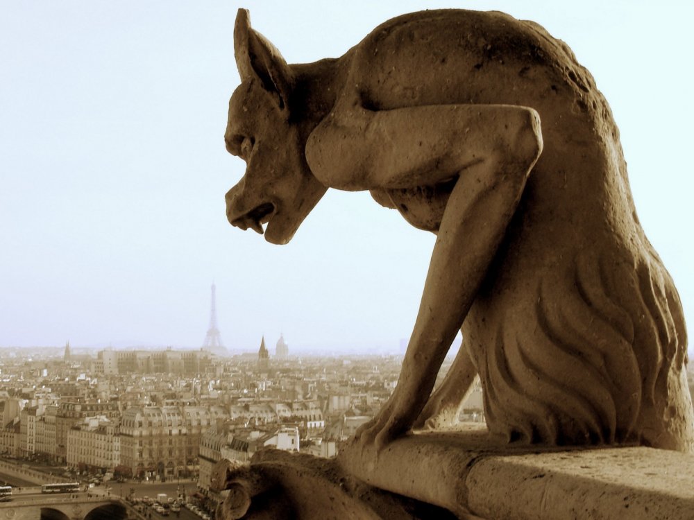 Статуи Гаргульи в Париже