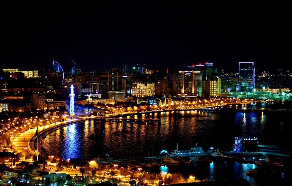 Ночной Баку панорама