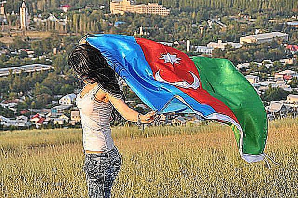 Девушка с флагом азеобпйлжа